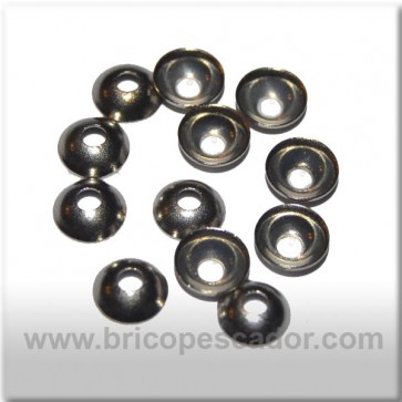 Arandela cónica metálica mediana.