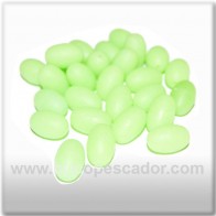 Perla perforada luminiscente clara de 10 x 15 mm.